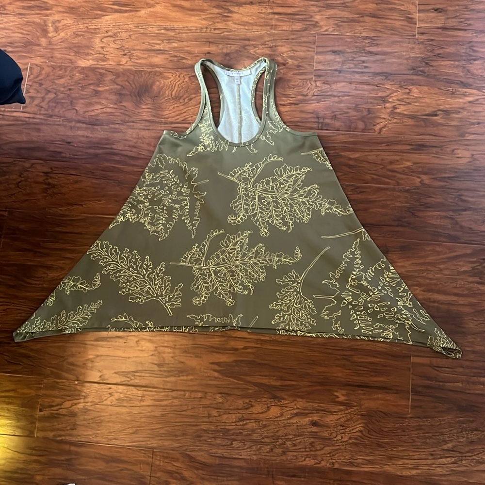 Ari South swing tank